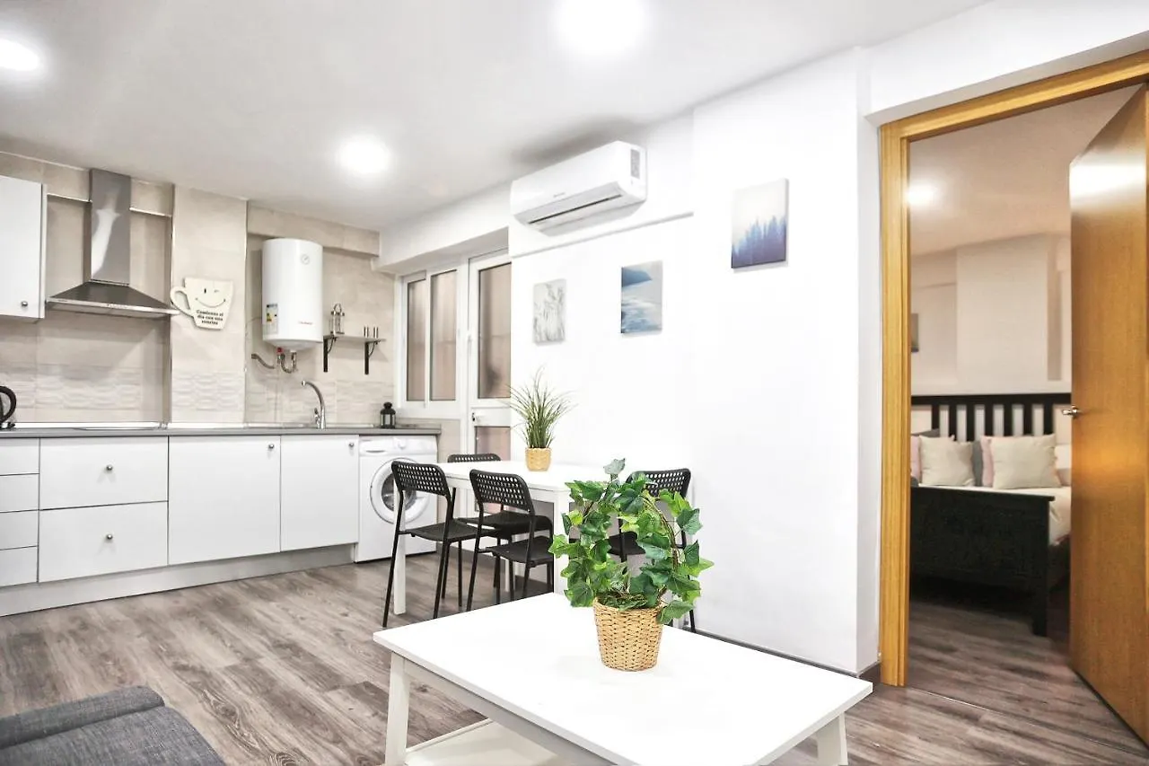 Holidays2Malaga Goya - Zona Huelin & 500 Mts De La Playa Apartamento